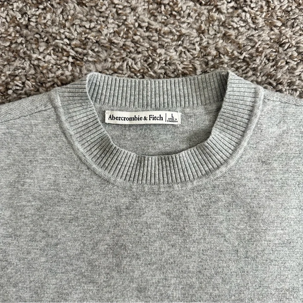 A&F Gray Short Sleeve Sweater - Picture 3 of 7
